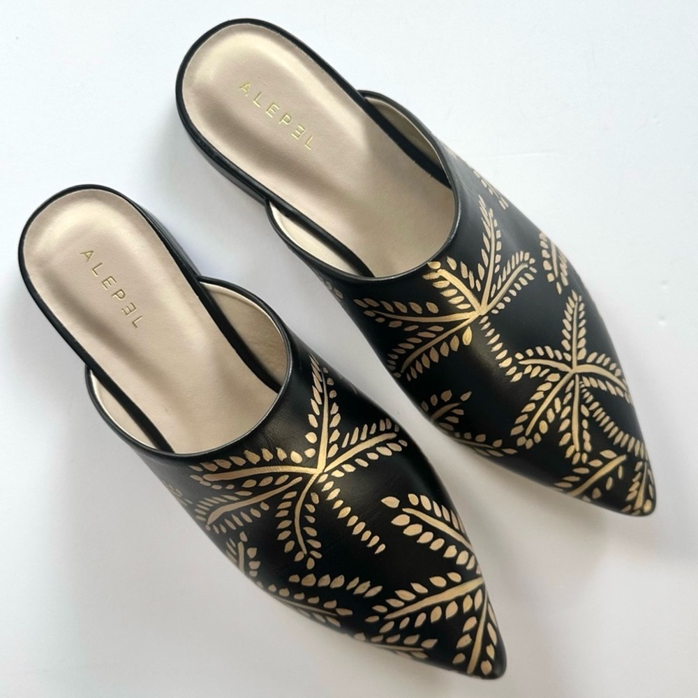 Alepel Abstract Palms Pointed Toe Mule in Hand-Painted Gold and Black Size 6
